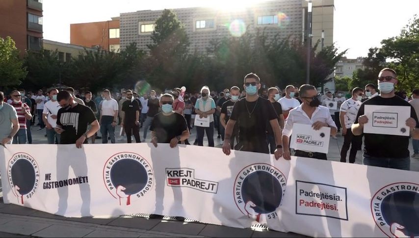 Protestojne sot kunder masave gastronomet e Kosoves